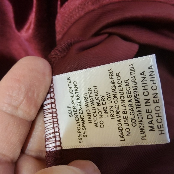 Listicle NWT red textured dress - Picture 4 of 7